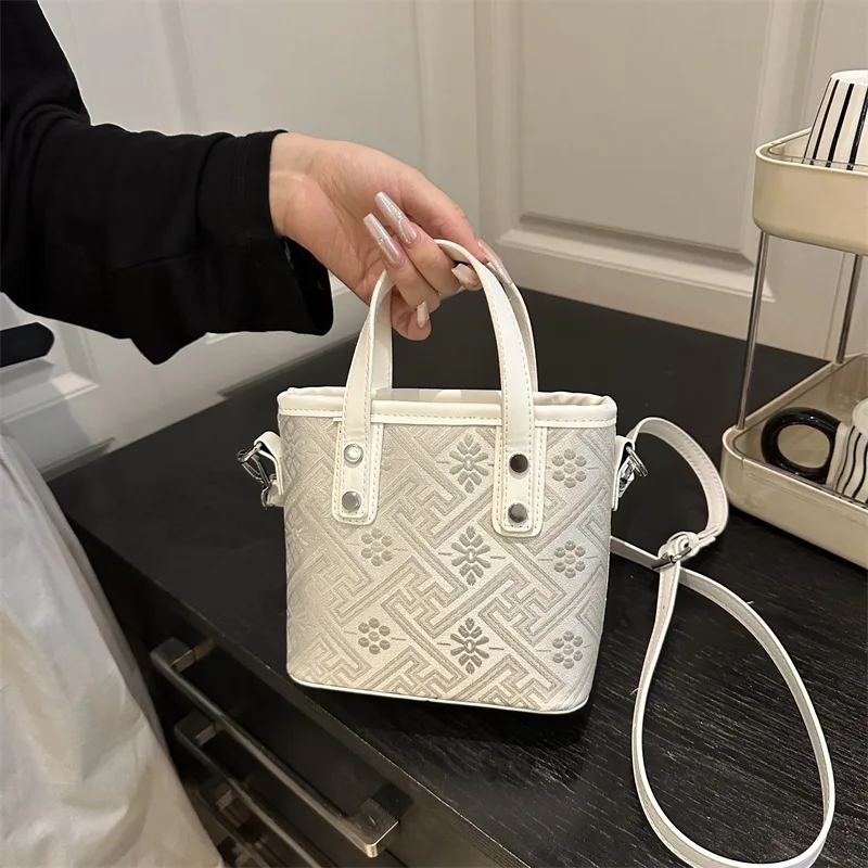 

2025 сумка-ведро в этническом стиле, роскошный китайский кошелек на плечо, винтажная сумка через плечо с цветочным принтом для женщин, модная сумка в стиле бохо