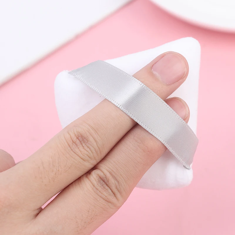 4 szt. Trójkątny aksamitny puszek kosmetyczny do makijażu sypki proszek aplikacja gąbki kontur twarzy cień podkład ustawienie puszek do makijażu