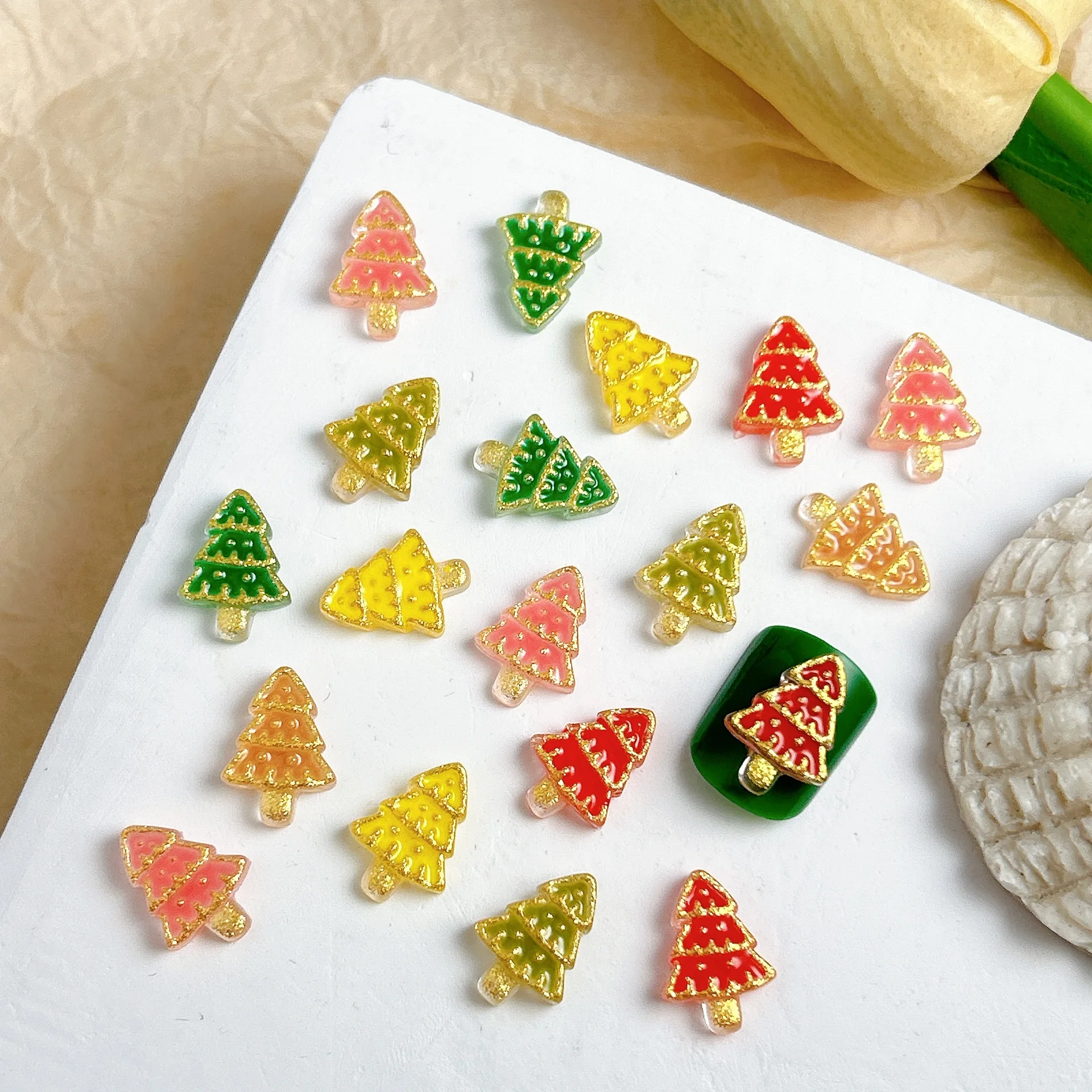 40 個ゴールドリム 3D アクリルネイルアートクリスマスツリーチャームアクセサリーグリッターネイルデコレーションマニキュア装飾用品