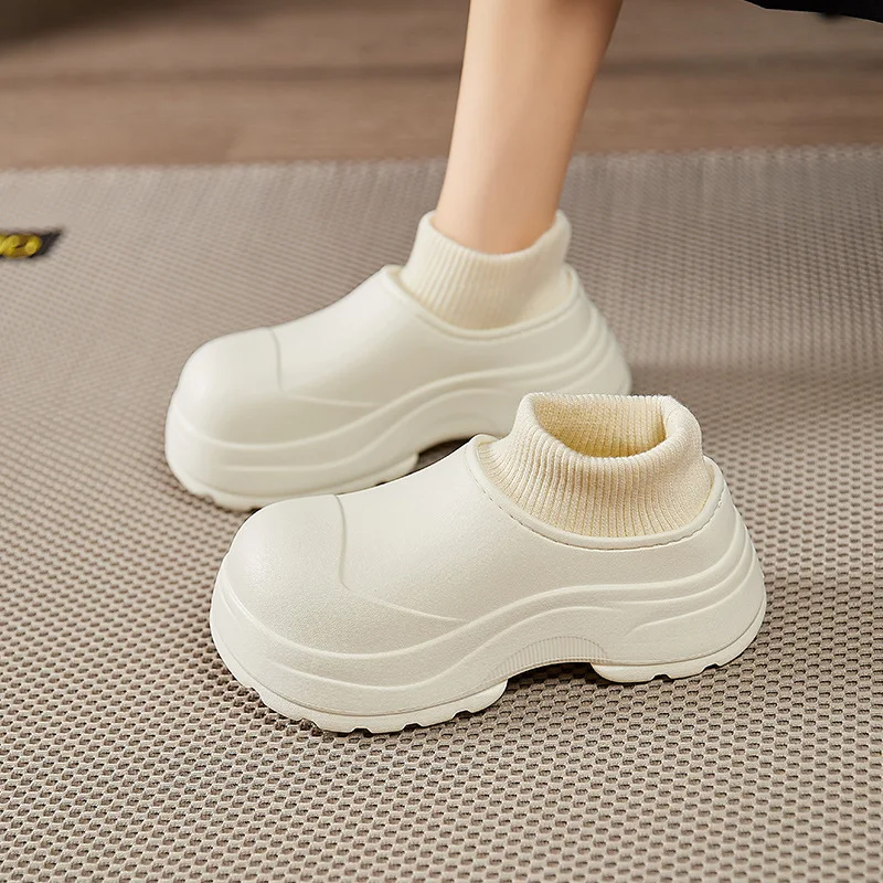 شباشب قطنية للنساء ملابس خارجية شتوية 2025 نمط جديد حقيبة كعب داخلي الحبس المنزلي مع أحذية قطنية دافئة قطيفة