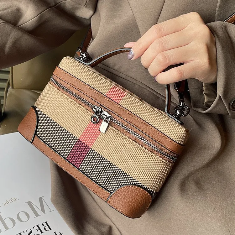 

2025 Новая мини-сумка премиум-класса для женщин. Универсальная трансформируемая сумка через плечо. Элегантная, шикарная сумка через плечо для дня в ночное время и многого другого.