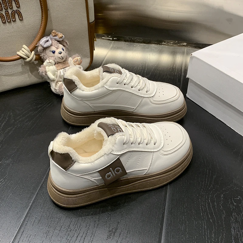 Chaussures blanches à semelles épaisses pour femmes, chaussures de sport polyvalentes et décontractées en peluche, chaussures chaudes en coton, nouvelle collection hiver 2025