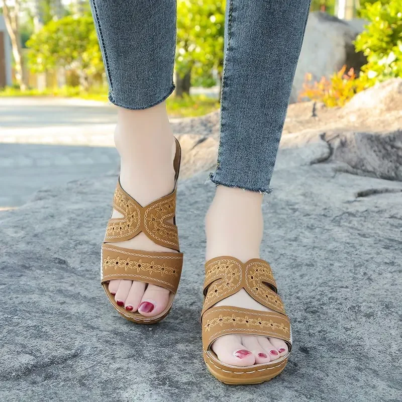 2024 Summer New Wedge Vintage Slippers for Women Outdoors Anti-slip Open Toe Thick Bottom Solid Color Female Platform Shoes