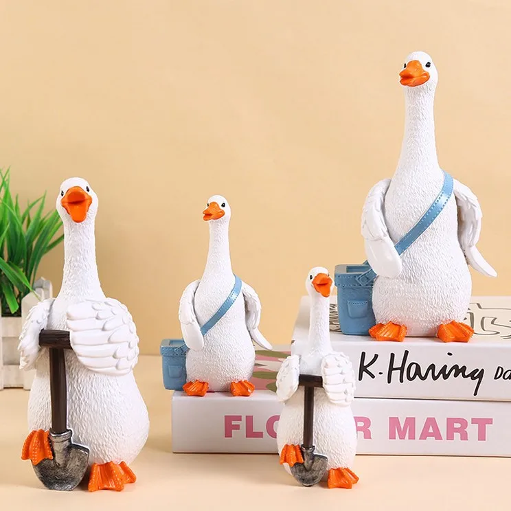 

‌Duck Backpack Statue‌ - Handmade Animal Sculpture for Shelf & Countertop