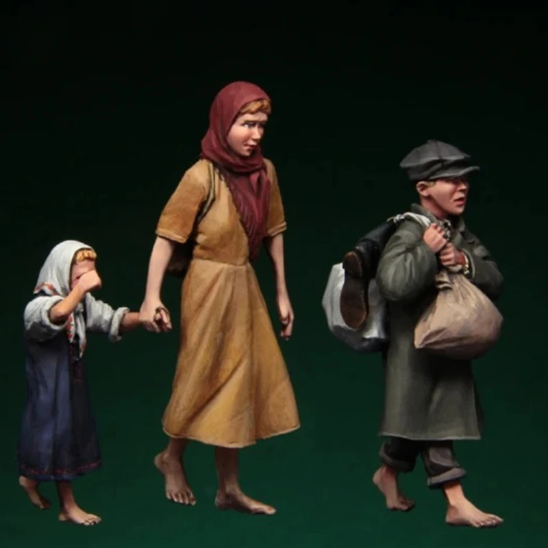 1/35 Scale Resin Figure Model Kit Russian Refugees, 1941-45 Children Three Figures Unassembled and Unpainted Miniatures 089