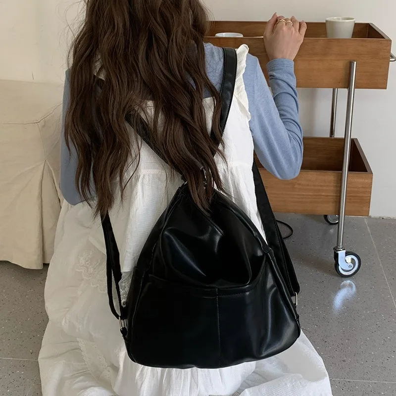กระเป๋าเป้สะพายหลังสีเรียบสไตล์เรโทรสำหรับผู้หญิง หนังนิ่ม ความจุเยอะ ดีไซน์เรียบง่าย กระเป๋าสะพายไหล่ผู้หญิงอเนกประสงค์ ใช้ได้หลากหลายโอกาส