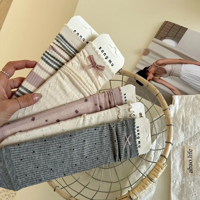 4 Pairs Women Flower Edge Bow Mid Tube Socks Spring Summer Sweat Absorbing Breathable Korean Version JK Lolita Casual Socks view 5