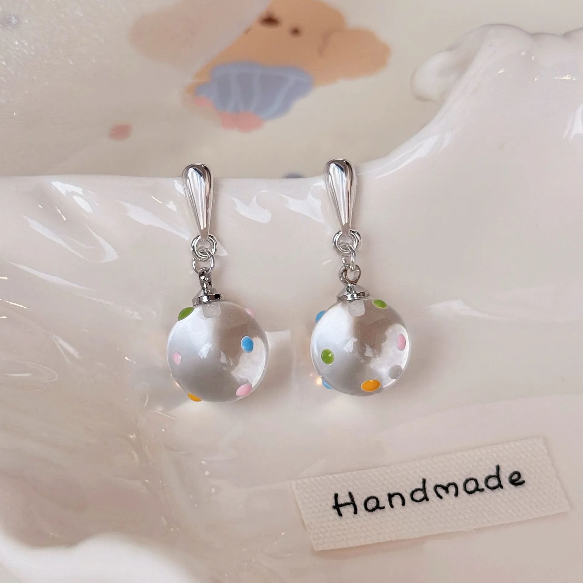 Modische farbige gepunktete kugelförmige Tropfenohrringe für Frauen und Mädchen, süße transparente runde Kugelohrstecker, lässiges Accessoire