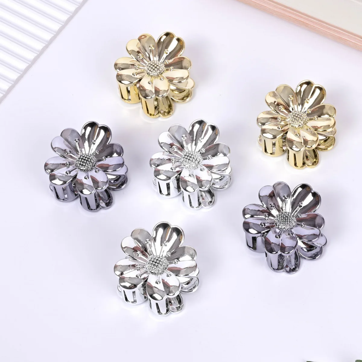 

3PC Bright Metallic Hair Claw Clips Set Vintage Style Plastic Hairgrip for Women And Girls Fashion Hair Accessories