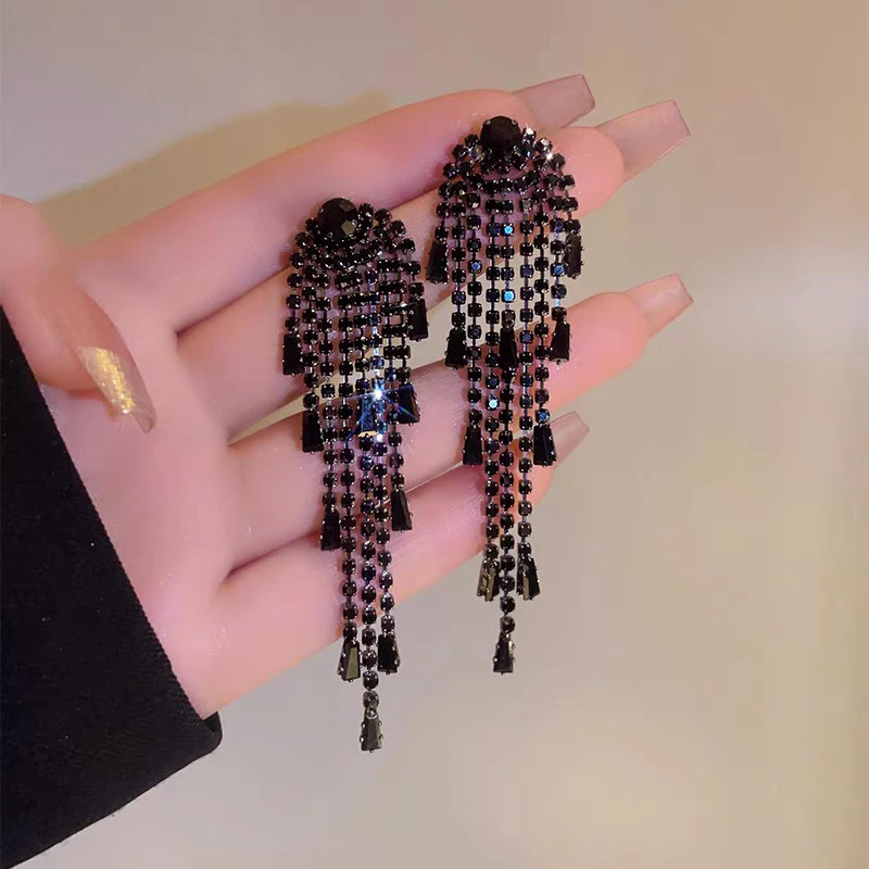 

Irregular Long Tassel Stud Earrings for Women New Fashion Trend Elegant Exquisite Temperament Ladies Wedding Party Jewelry Gift