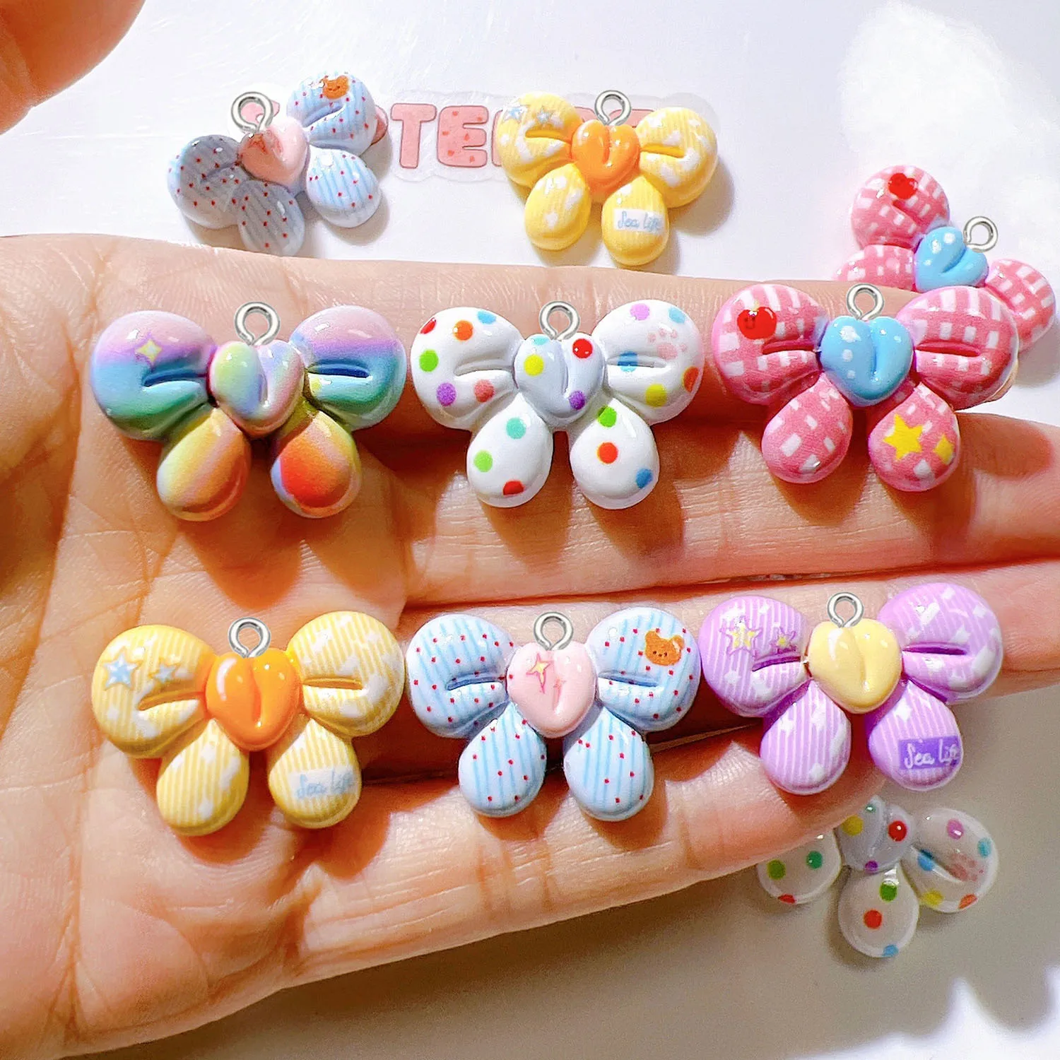 10 قطع من قلادة الراتنج الملونة على شكل فيونكة إكسسوارات مجوهرات مصنوعة يدويًا لصنع الأقراط والأساور وسلاسل المفاتيح والحقائب والقلادة