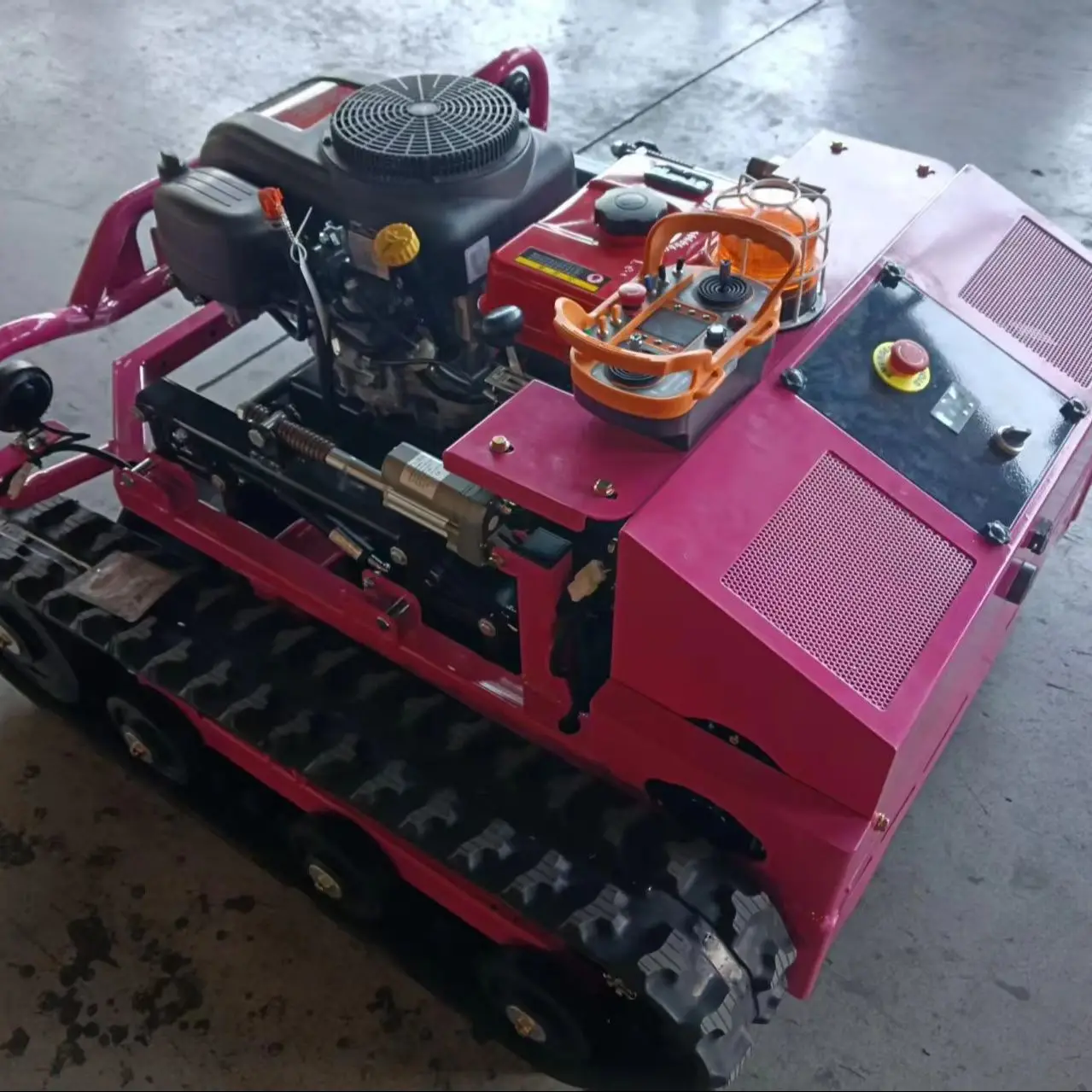 Remote-controlled tracked mower with 800mm cutting width; premium customization and optional colors.