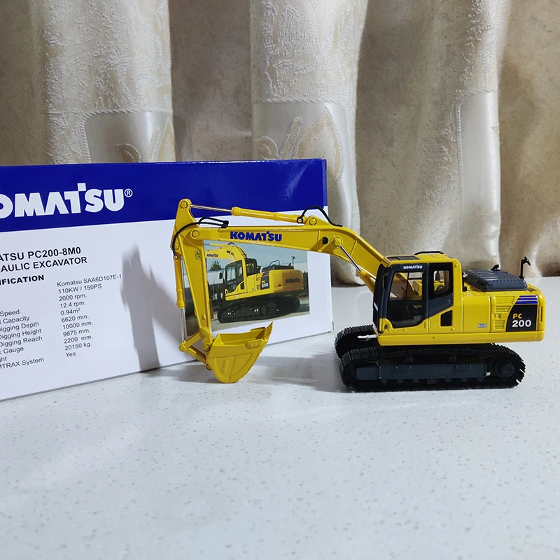 1:43 Scale 2021 KOMATSU PC200-8M0 Excavator Alloy Engineering Truck Model Diecast Toy Collectible Ornament Souvenir