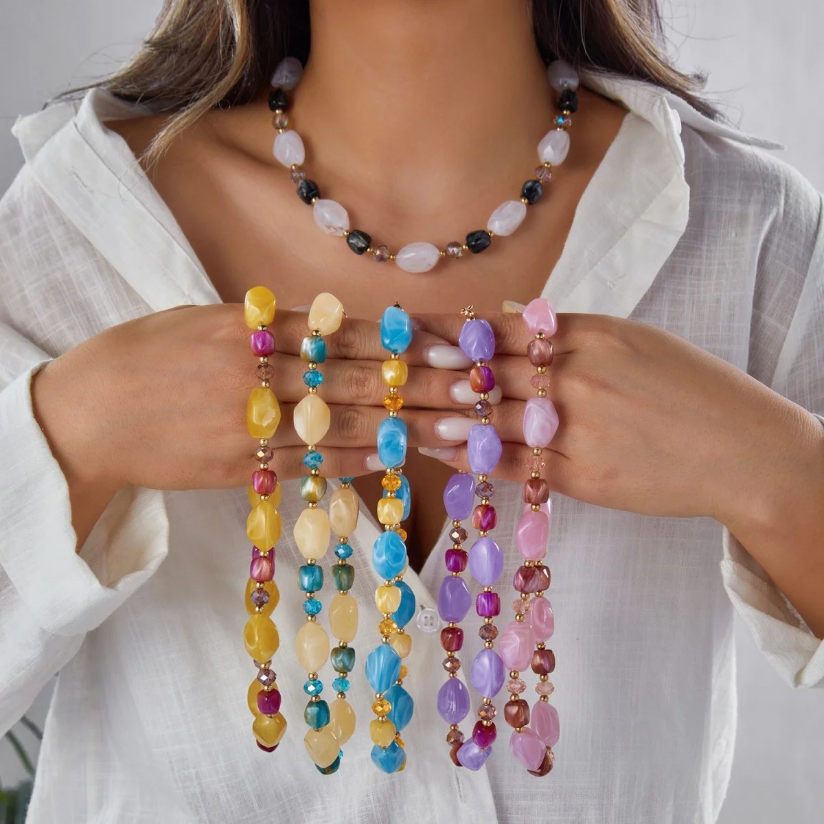 Französische Retro-Halskette mit sanften, farbenfrohen Kristallharzperlen für Damen und Herren, Hippie-Stil, unregelmäßige Perlen, Choker, Reiseschmuck – Detail 19