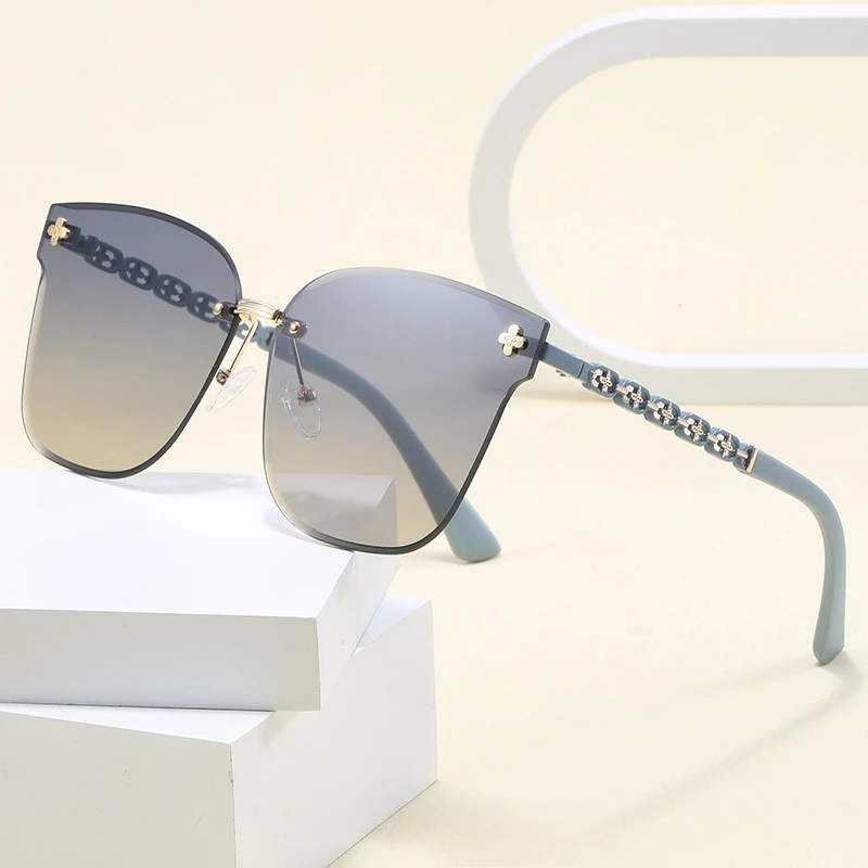 

​​2025 New Frameless Clover Sunglasses Women, Metal Retro Oversized UV400 Street Style Vibe​​