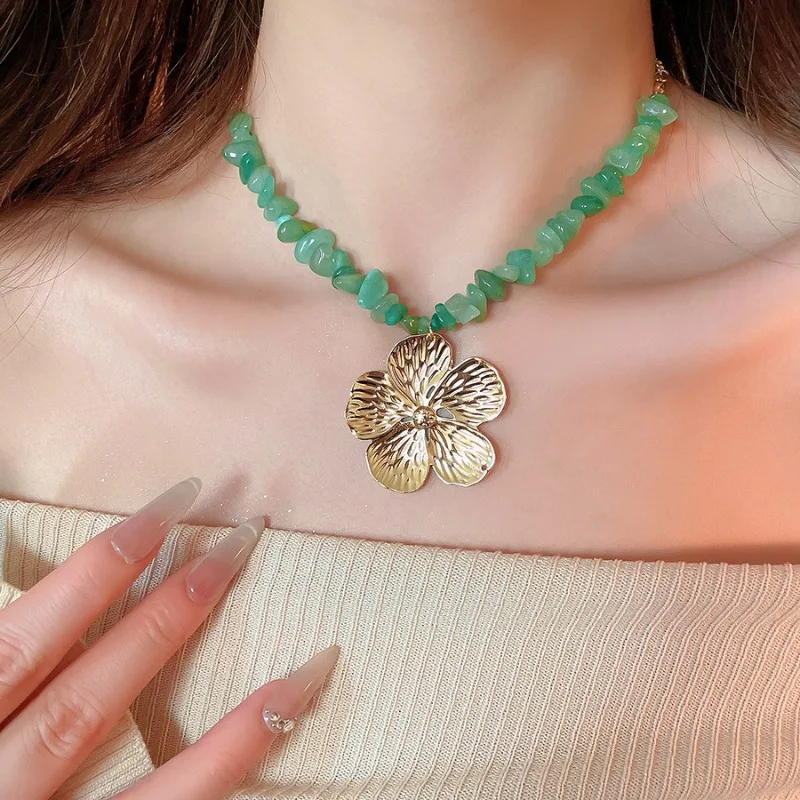 

Minar Retro Irregular Green Dongling Natural Stone Metallic Flower Pendant Necklaces for Women Gold Plated Chain Strand Chokers