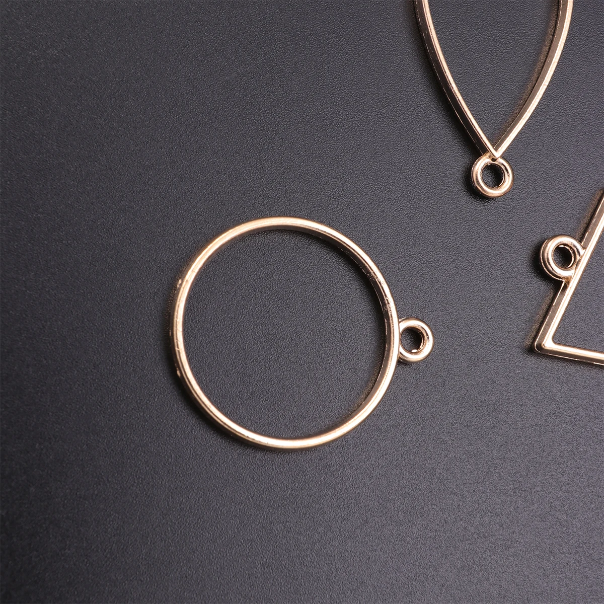 

30 Pcs Jewelry Pendant Accessories Making Pendants Craft DIY Decor Manual Retro