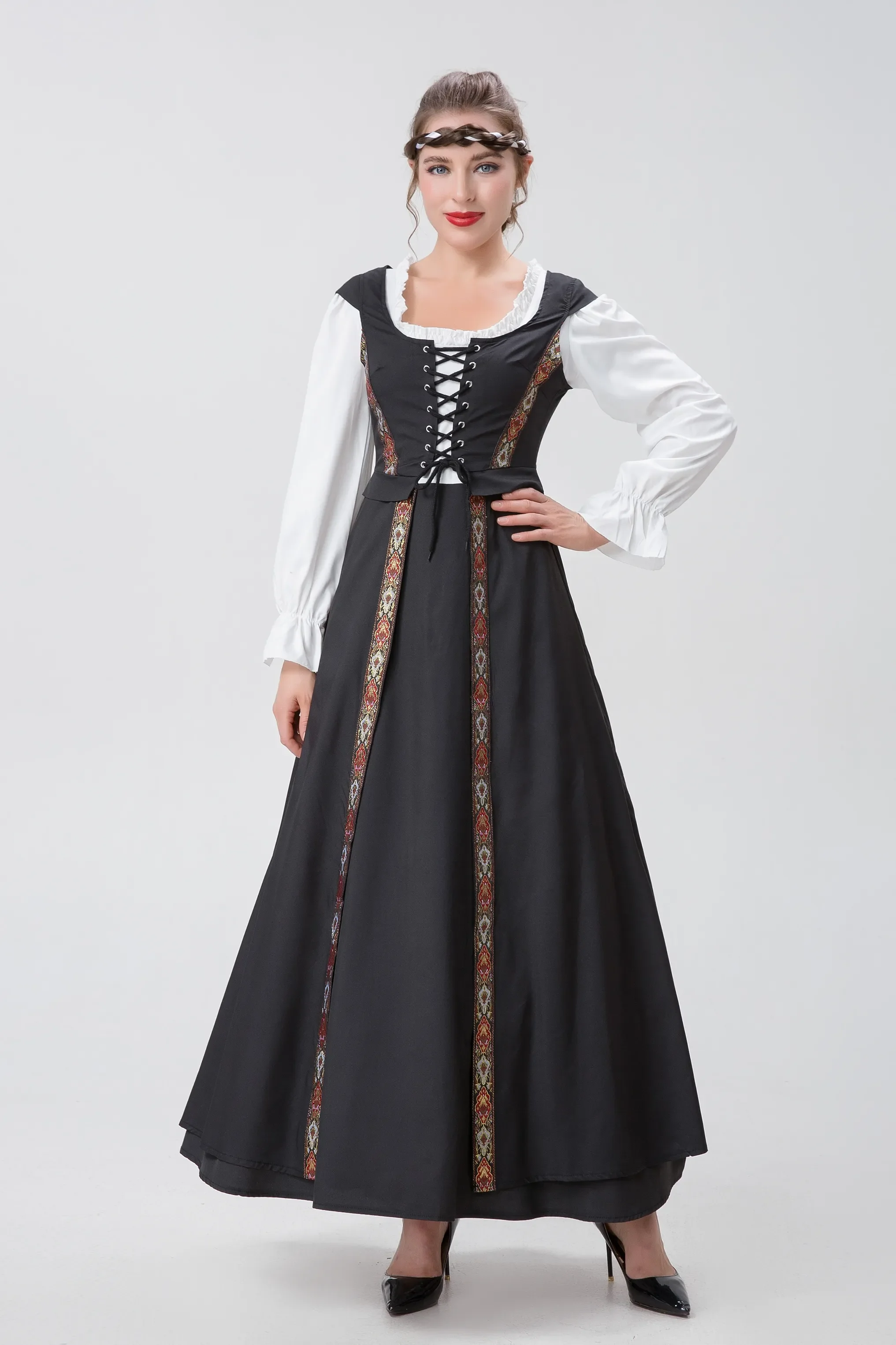 Женское длинное платье в средневековом и ирландском стиле на Хэллоуин