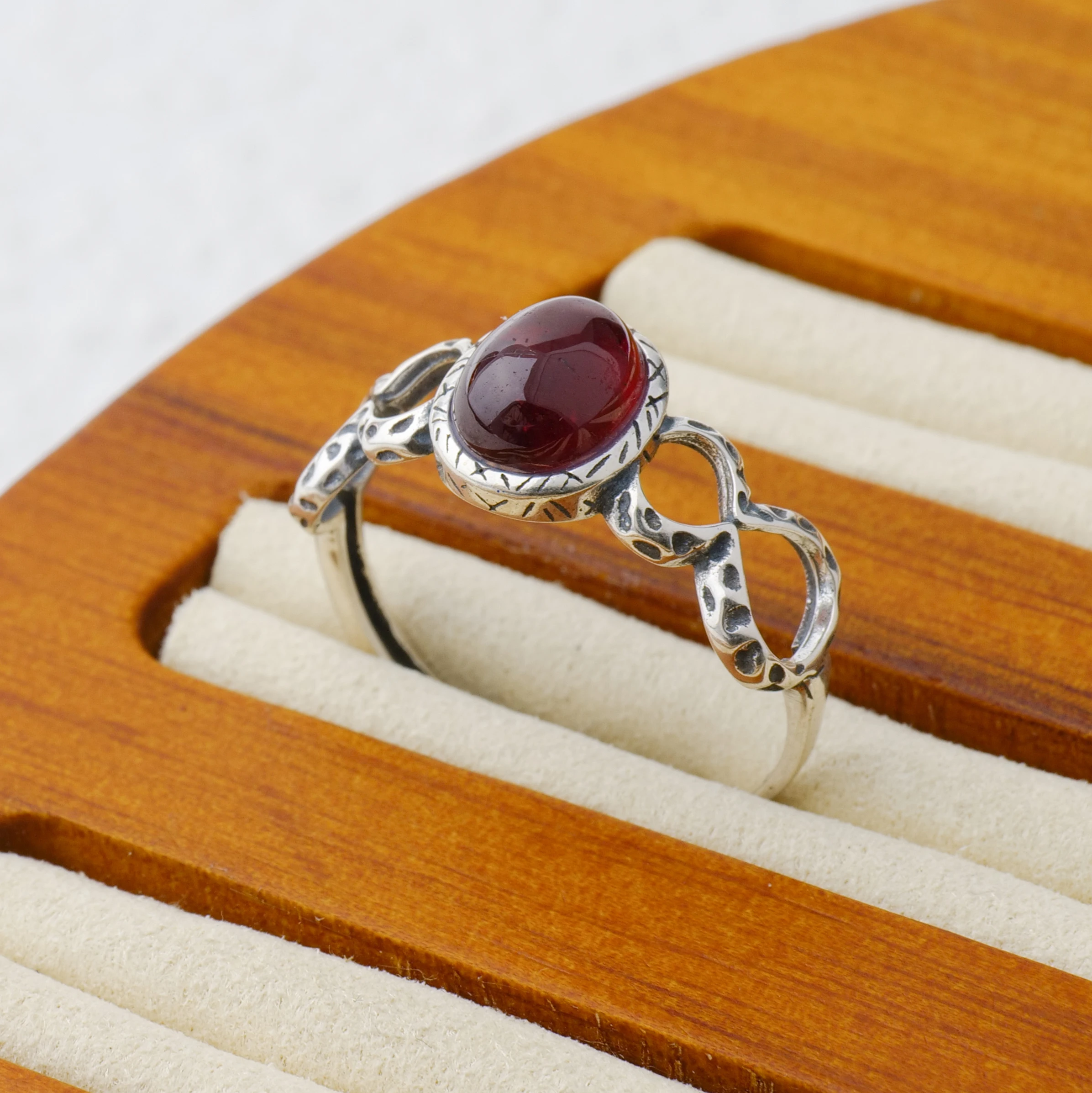 

S925 silver crystal ring, set with natural garnet gemstones, hollowed out design for women's rings, party jewelry, birthday gift