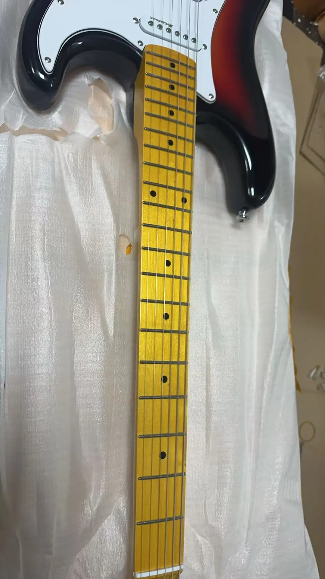 Maple Fingerboard Ultraburst Guitar 2025