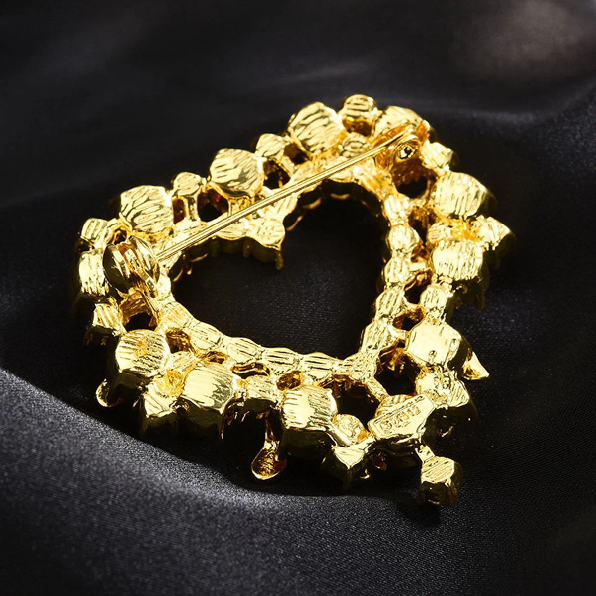 

Loving Heart Brooch Alloy Rhinestone Lightweight Decorative Pin for Scarf Bag Clothes Women Brooch Loving Heart