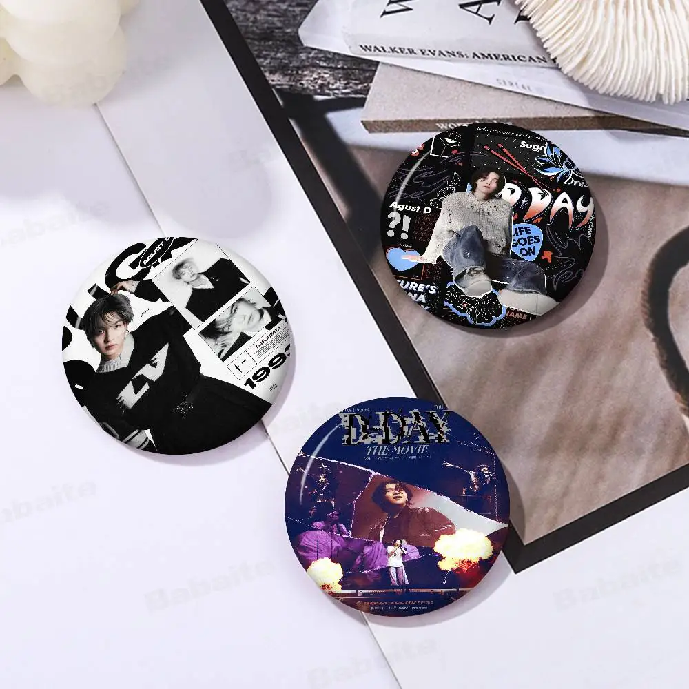 Broches fotográficos KPOP Singer Agust D SUGA, insignia redonda creativa, alfileres de regalo 32/44/58mm