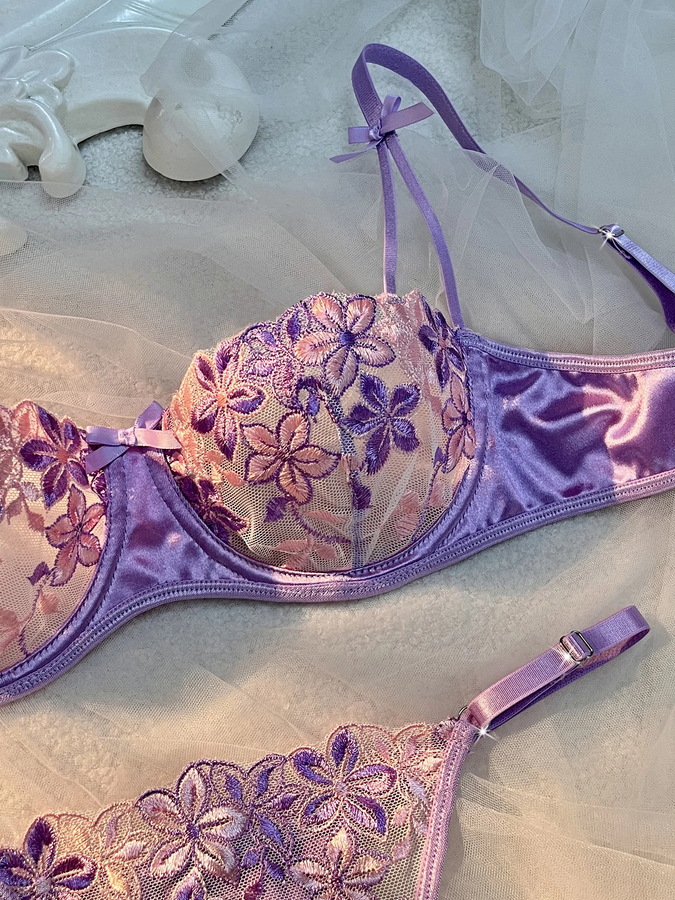 Valentýnský světle fialový dámský sexy kostýmek s podprsenkou Danube Group - pokušení svůdné noci - náhled 6