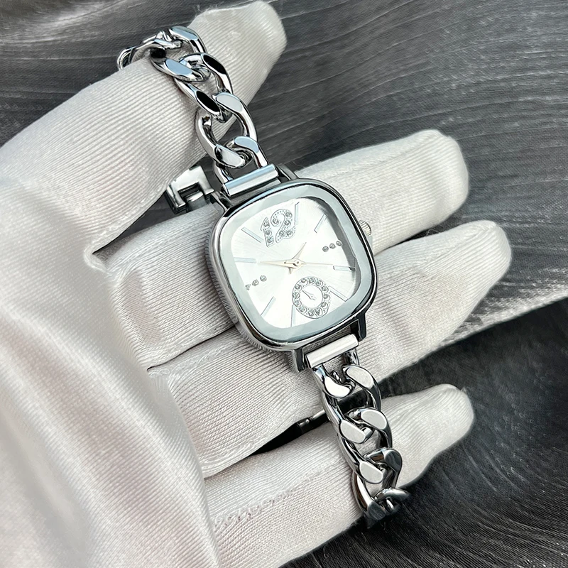 The new cross-border classic square chain watch ladies hollow bracelet quartz watch niche light luxury watch explosion