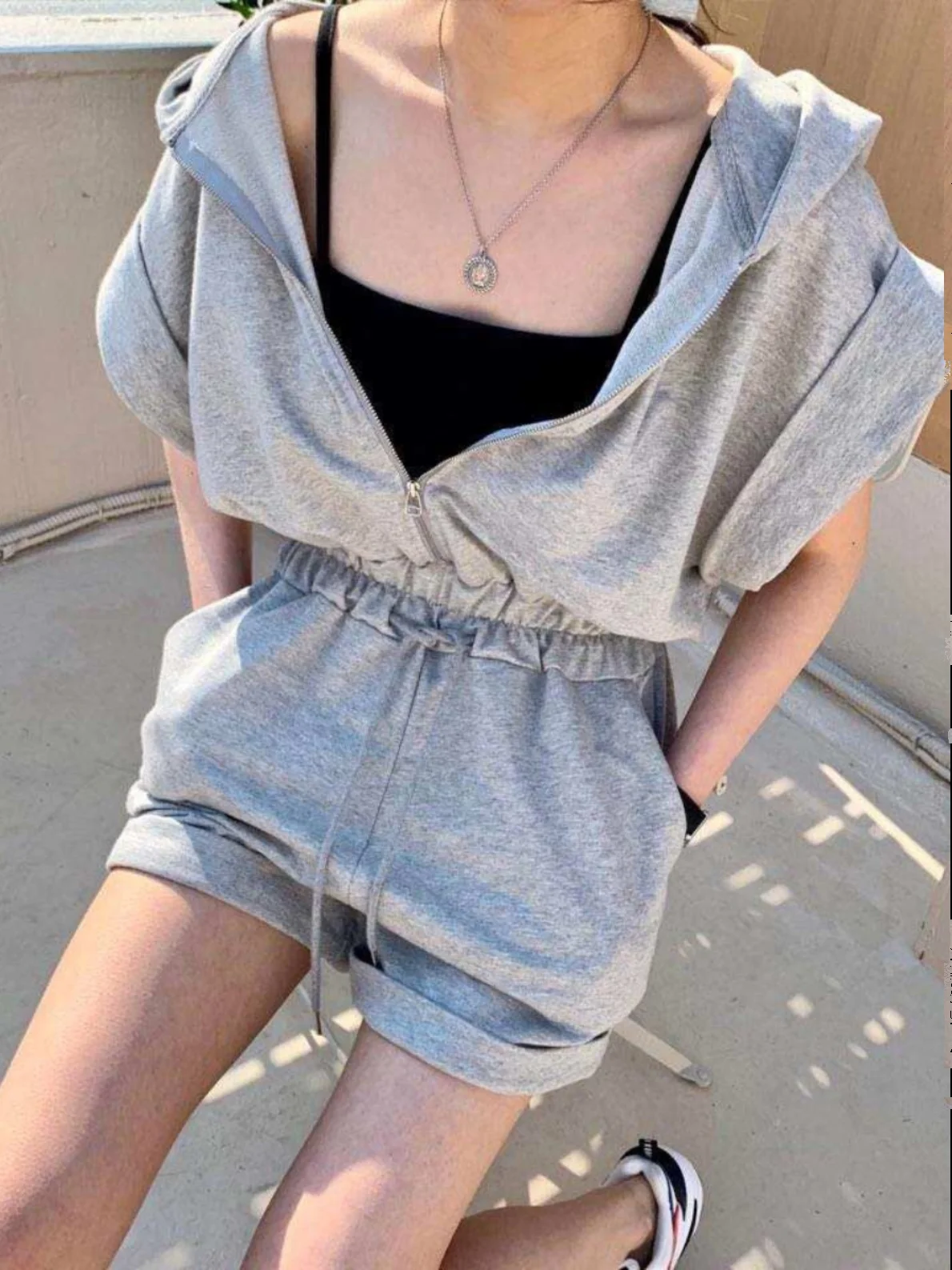 

Women's Overall Shorts Spring Summer Workwear High Waist Cotton Casual Loose Fit Trousers with Drawstring Roll up Cuffs