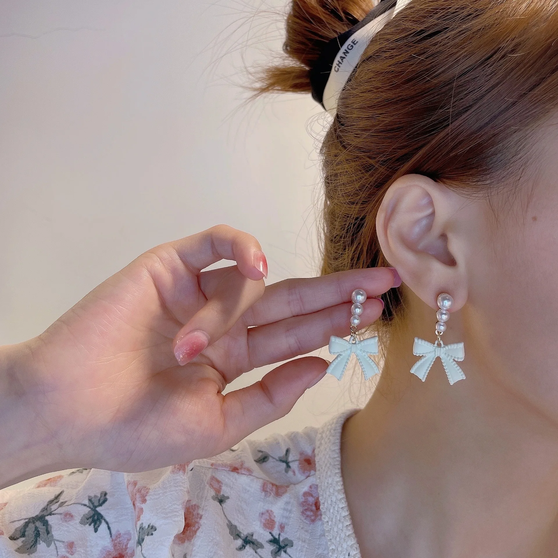 

Milk White Pearl Long Bow Earrings 2022 New Fashion Earrings Women's Niche Design Sense Silver Pin Earrings Ear Clip