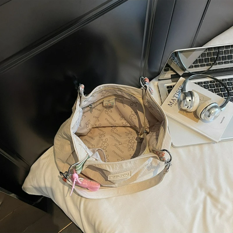 حقيبة كتف نسائية عصرية ذات سعة كبيرة حقيبة قماش عادية للعمل والتنقل أكياس تخزين مريحة ومتعددة الاستخدامات #5