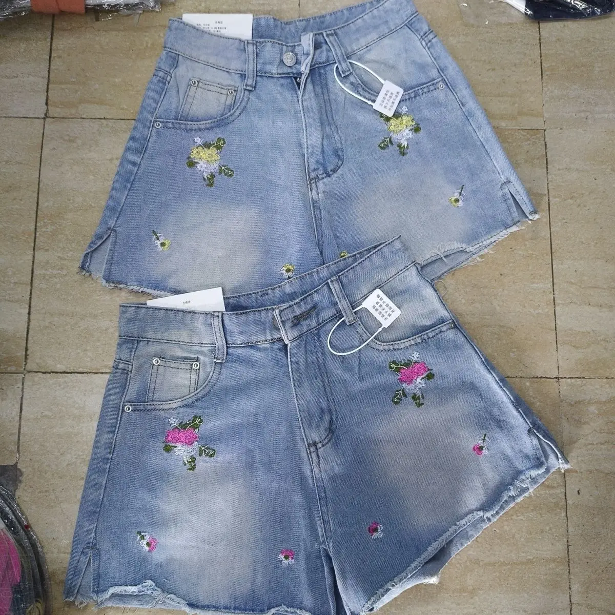 Eksplozjowe jeansowe szorty, letni nowy styl, pikantna dziewczyna, wysoki stan, wyszczuplające, obcisłe, podkreślające biodra, krótkie spodenki w kształcie litery A.