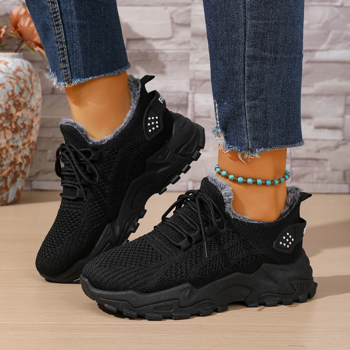 

2025 New Women Sneakers Fashion Trendy Casual Shoes Ladies Breathable Anti-slip Flat Shoes Thickened Fluff Warm Sneakers Women