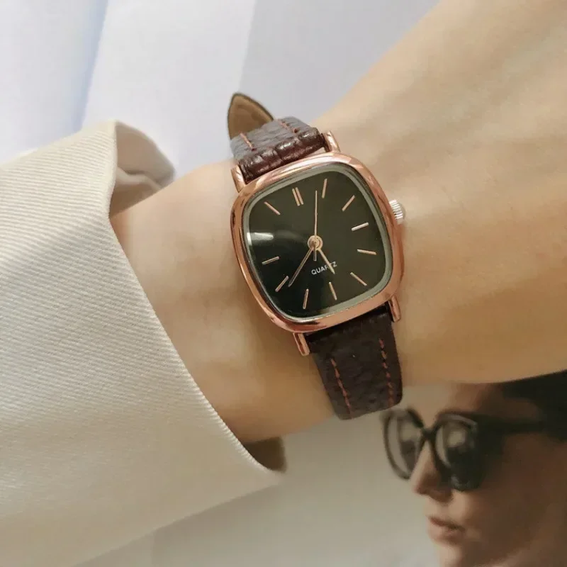 Fashion Small Dial Women Watches Leather Watches Antique Simple Ladies Quartz Wristwatches Female Clock Gift Reloj Mujer