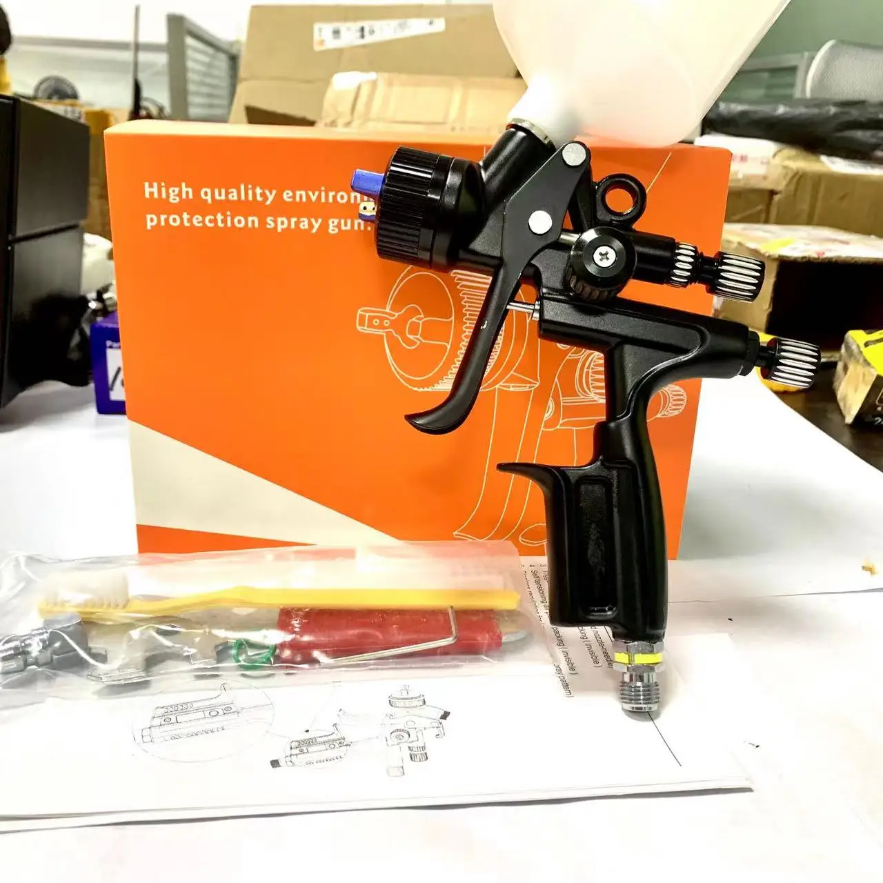 

Black HVLP Gravity Automobile Spray Gun 5200B with 1.3mm Nozzle and 600ml Cup