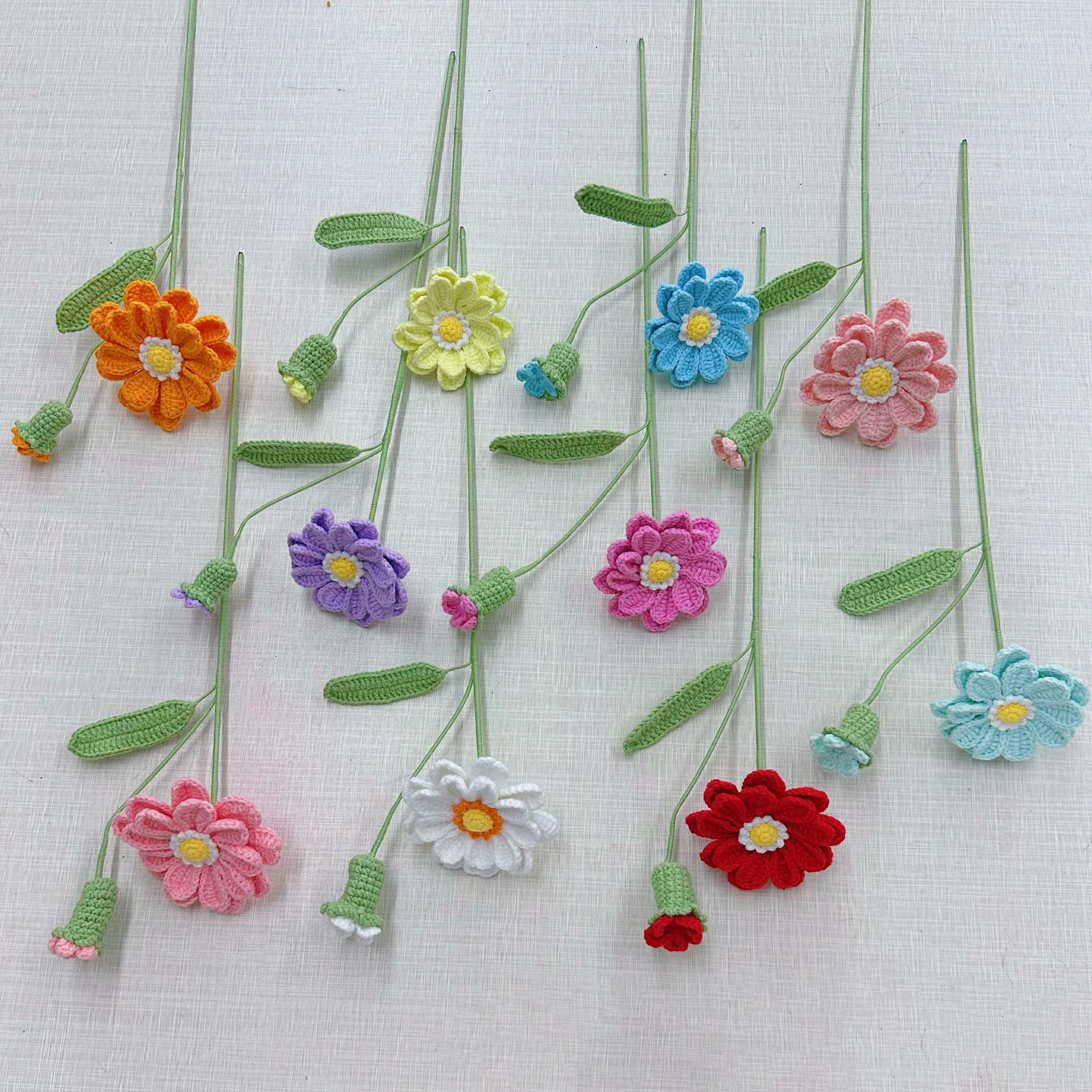 Gehäkelter Chrysanthemen-Strauß Liebliche Gestrickte Blumen Handgewebte Blumenzweige Kreative Künstliche Pflanze Raumdekoration Geschenk – Detail 1