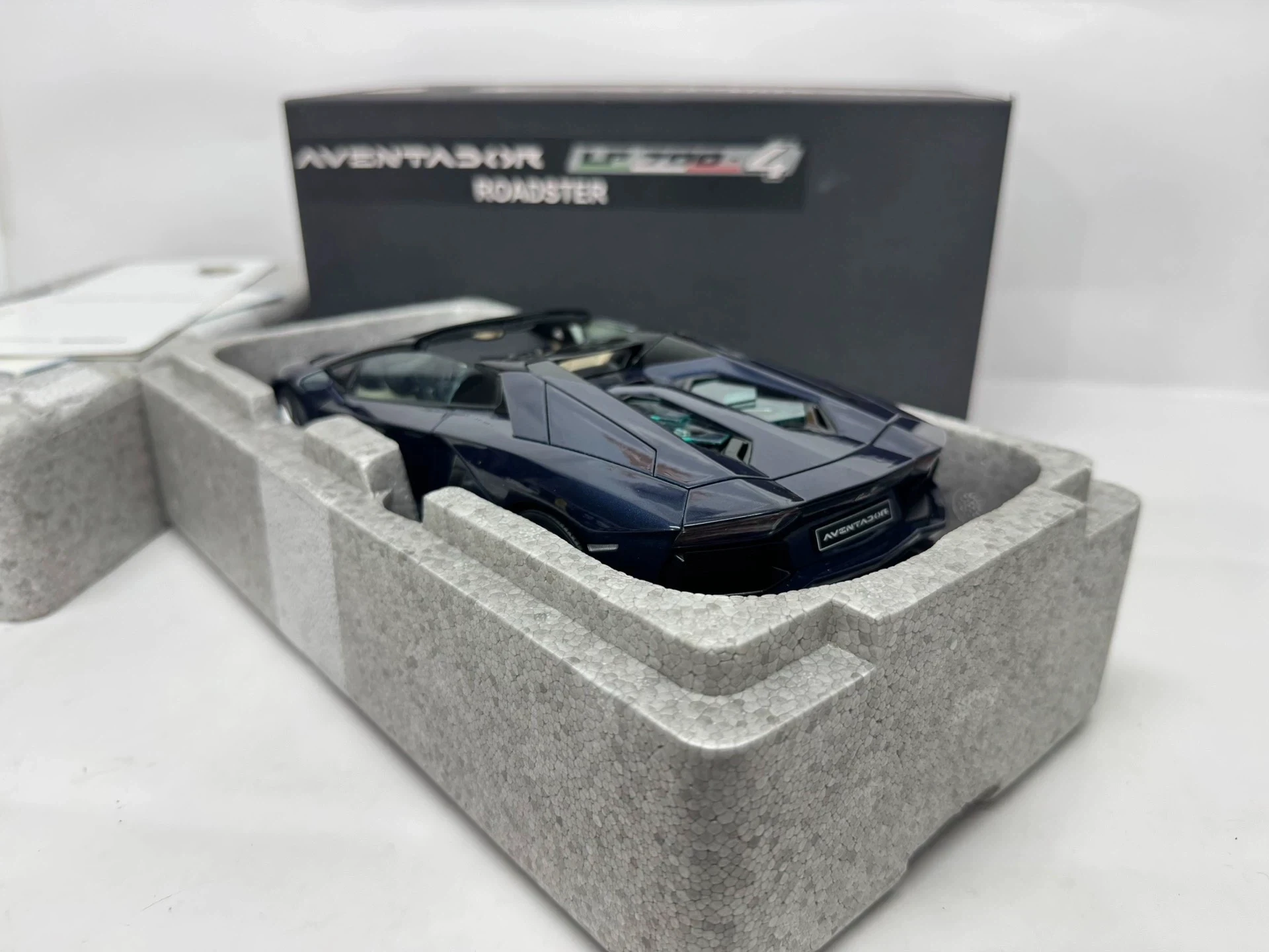 Autoart 1:18 Aventador LP700-4 رودستر الأزرق محاكاة طبعة محدودة جميع المفتوحة سبيكة معدنية ثابتة سيارة لعبة مجسمة هدية #3