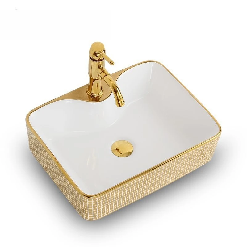 

Сантехника, гостиничный балкон, золотая керамическая раковина с одним отверстием, прямоугольная раковина на столешнице