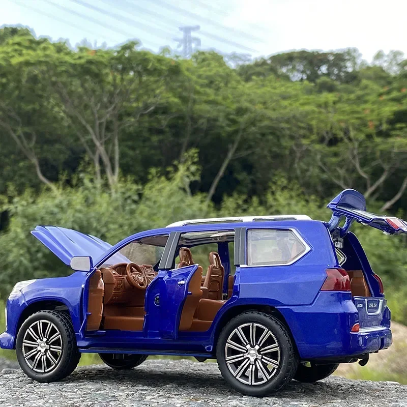 1:24 lexus LX570 alloy pull back car model diecast metal toy vehicles with sound light 6 open doors for kids gift free shipping