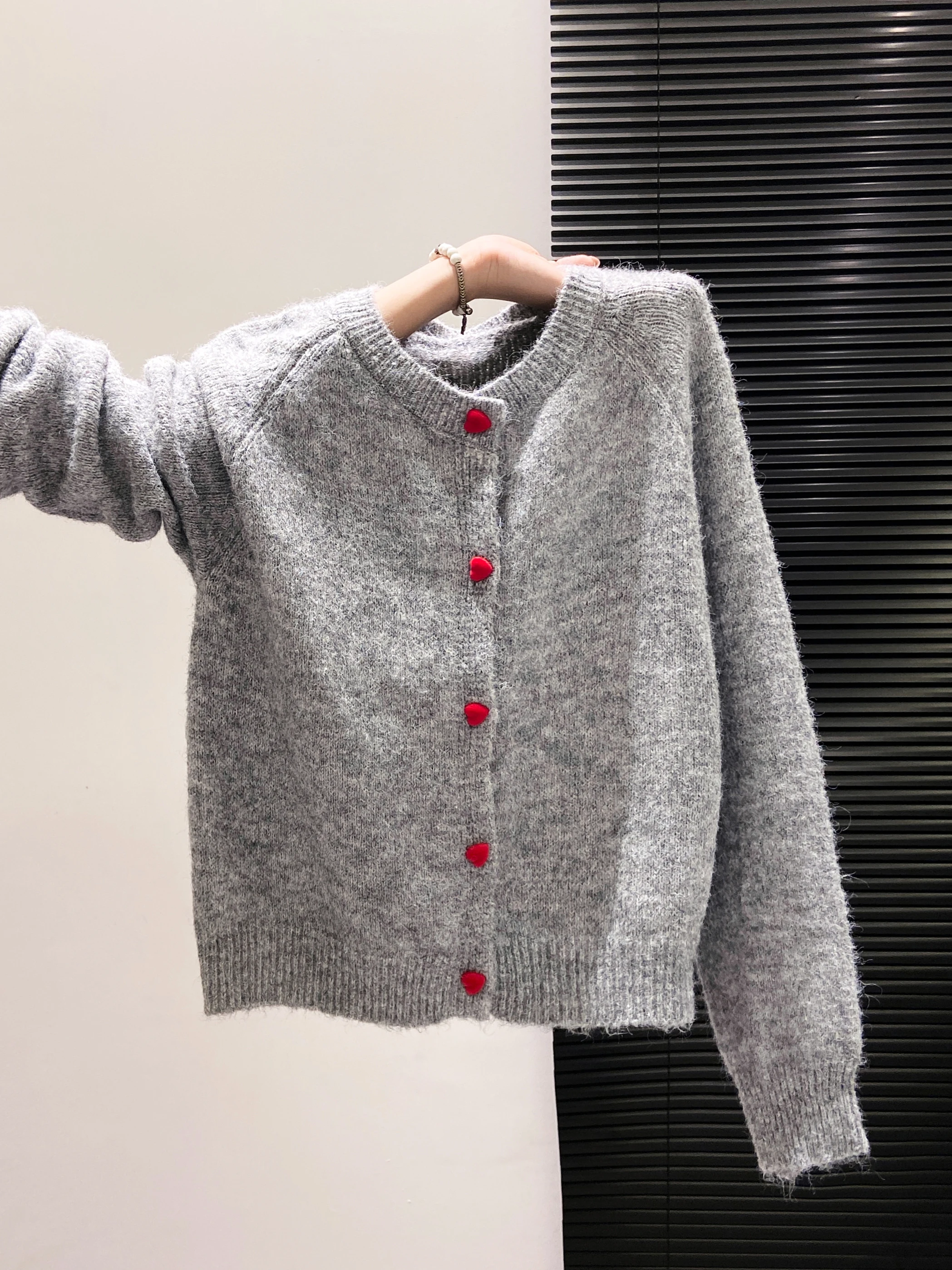 

Мягкий уютный вязаный открытый кардиган oulder Sve, женский свободный длинный свитер свека, верхняя одежда, шикарная осенняя новинка на пуговицах с сердечками