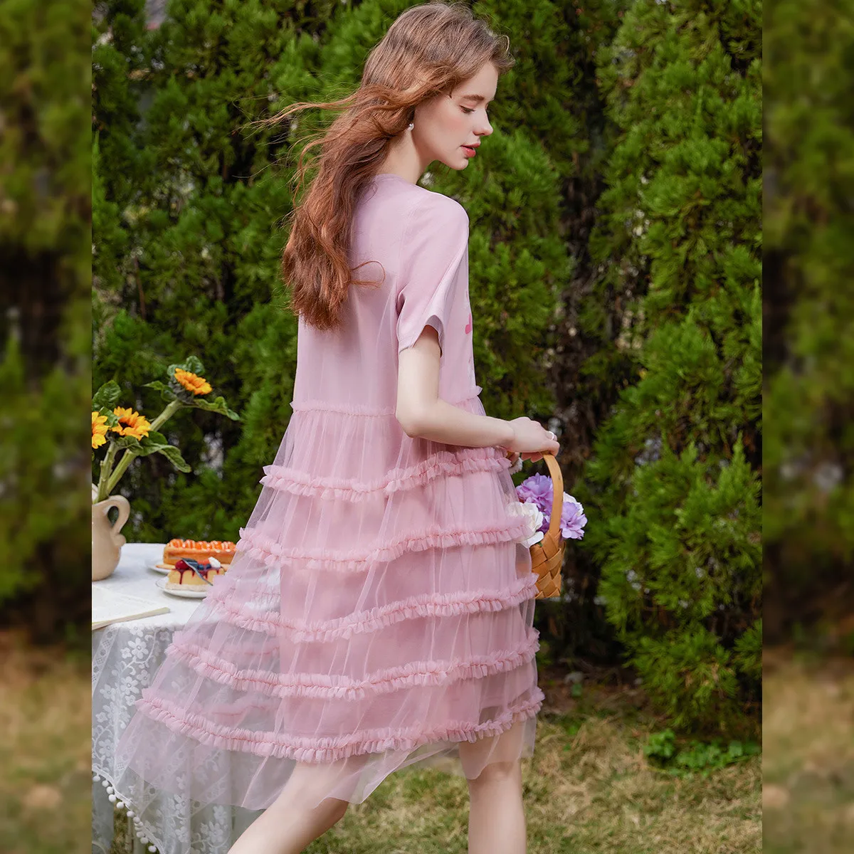 เดรสเสื้อยืดต่อผ้าตาข่าย LOUIS YAO รุ่นใหม่ ประจำฤดูร้อนปี 2025 ดีไซน์สองชิ้นในตัวเดียว คอกลม พิมพ์ลายการ์ตูน แขนสั้น