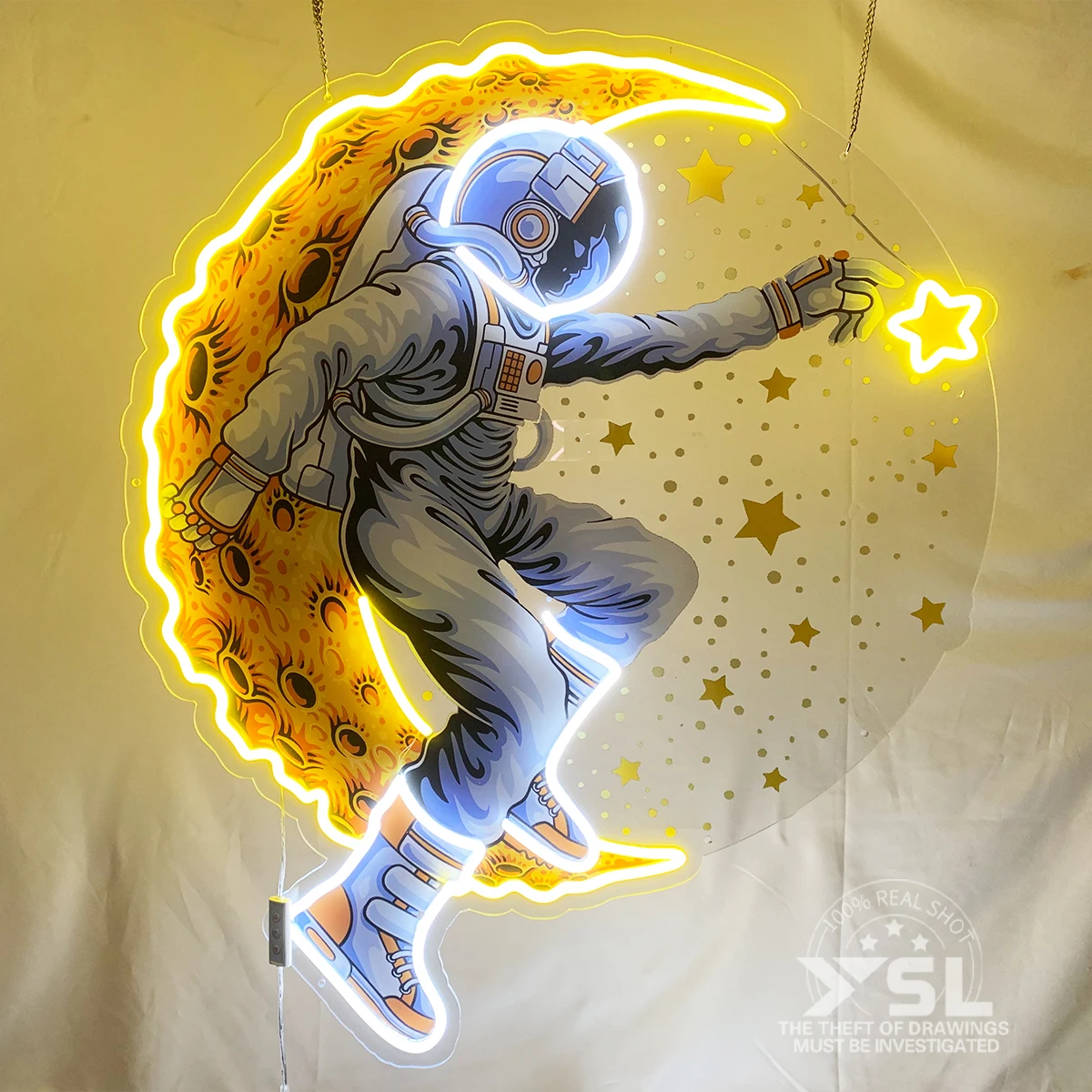 

The astronaut modelling neon light is suitable for the child room cartoon decoration, the birthday gift creates the atmosphere