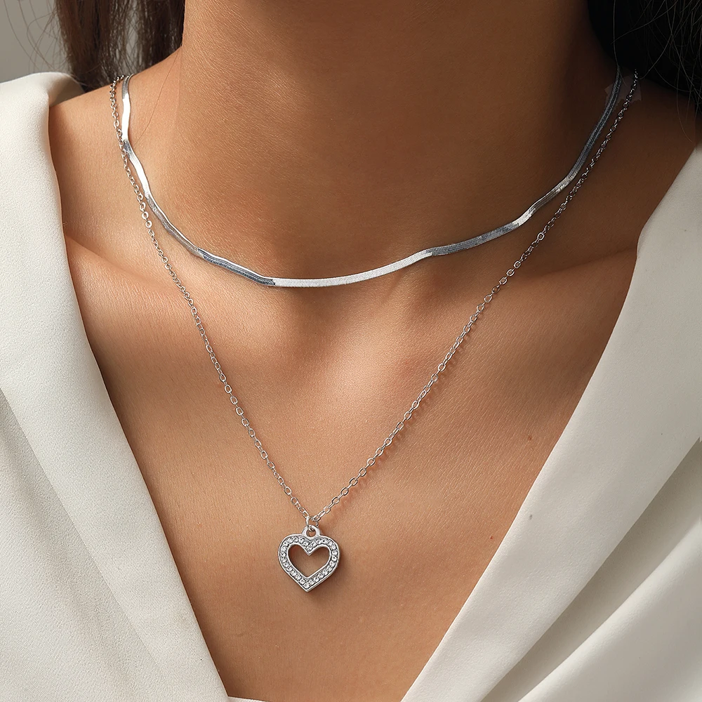 Stainless Steel Necklace Vintage Temperament Heart Diamonds Hollow Pendant Necklace For Women Jewelry Commuter Party Matching