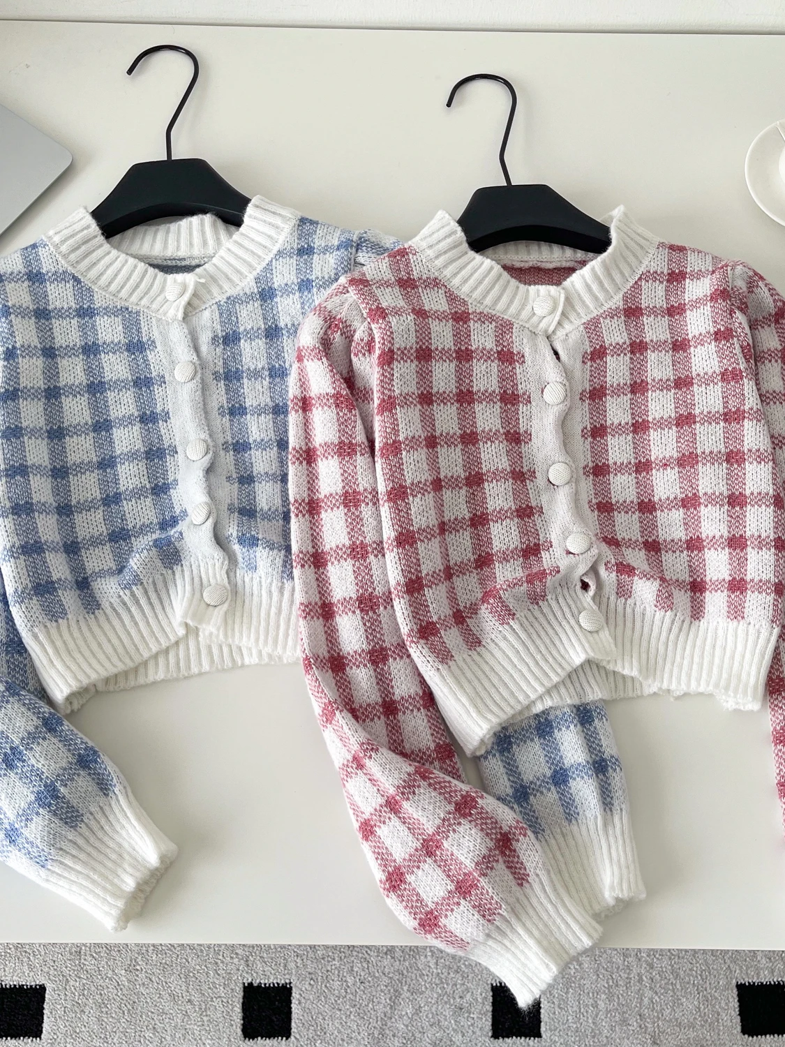 

Women Pink Plaid Cardigan 2000s Vintage Korean Style Jumper Knit Long Sleeves O-Neck Cropped Checked Cashmere Sweater For Women