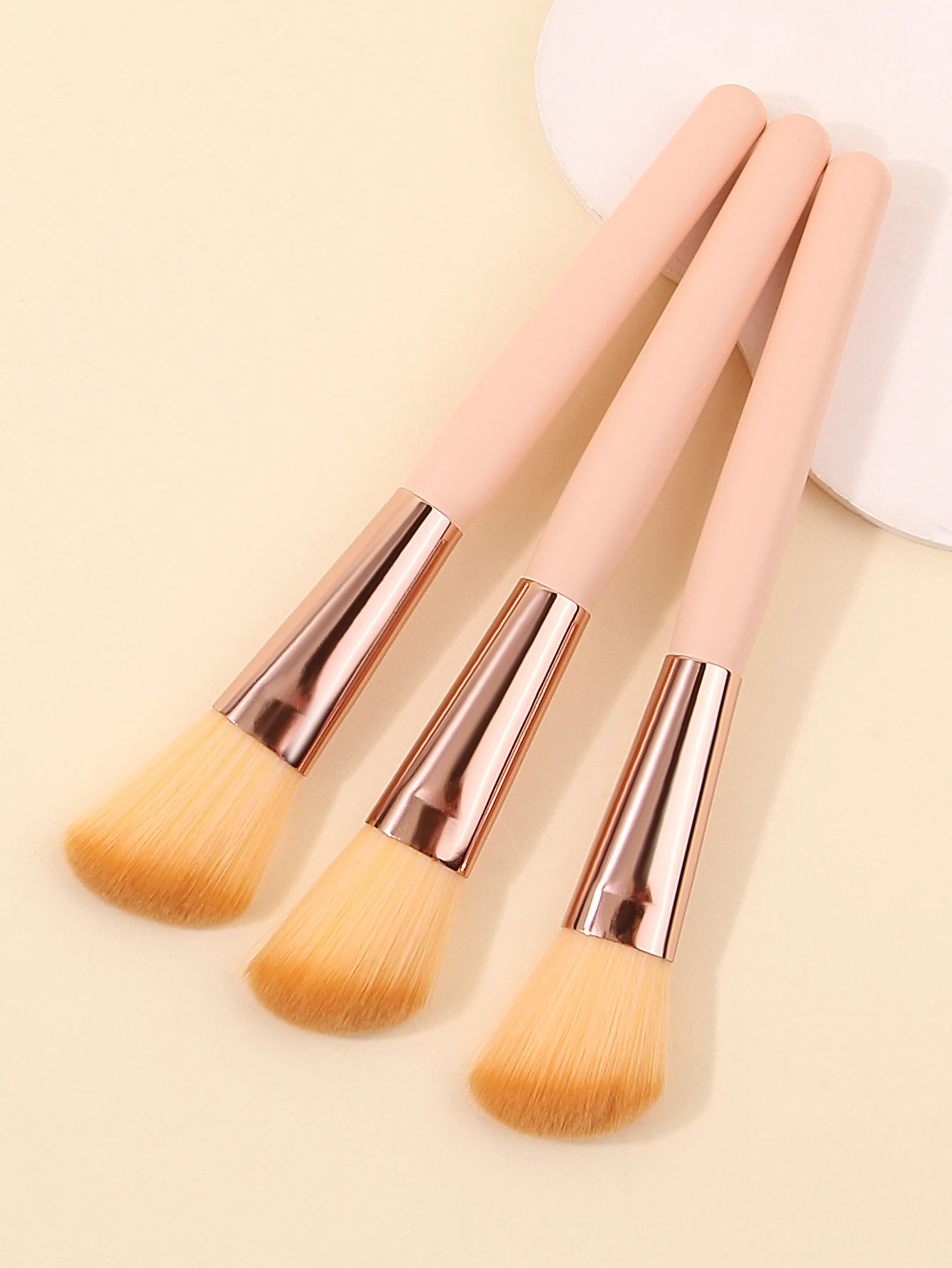 3pcs portable blush brush, conture brush, facial soft bristle makeup brush, a multi-functional makeup tool for beginners