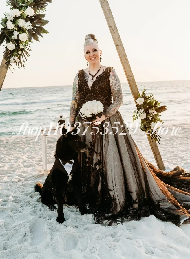 Gothic Black v Neck Wedding Dress Vintage Embroidered Victorian A-Line Sleeveless Long Cathedral Train Custom فساتين سهرة