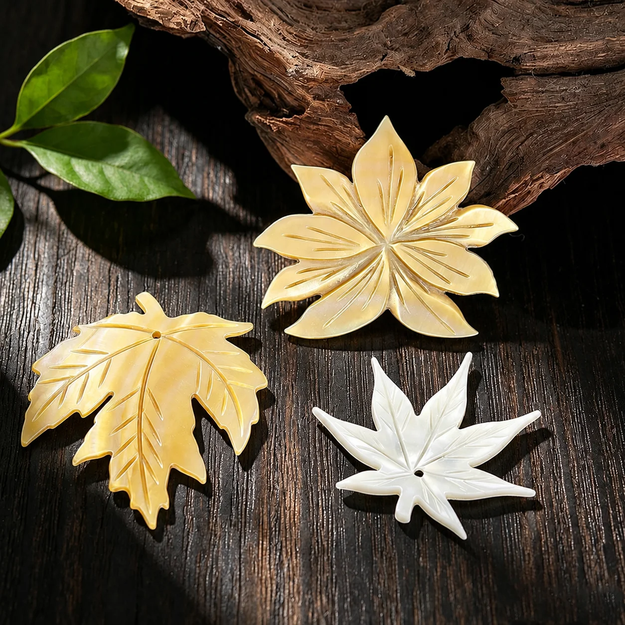 2pcs Natural Freshwater Shell Pendant MOP Flower Leaf Ocean Charms for DIY Hairpin Brooch Zipper Pull Craft Decor Jewelry Making