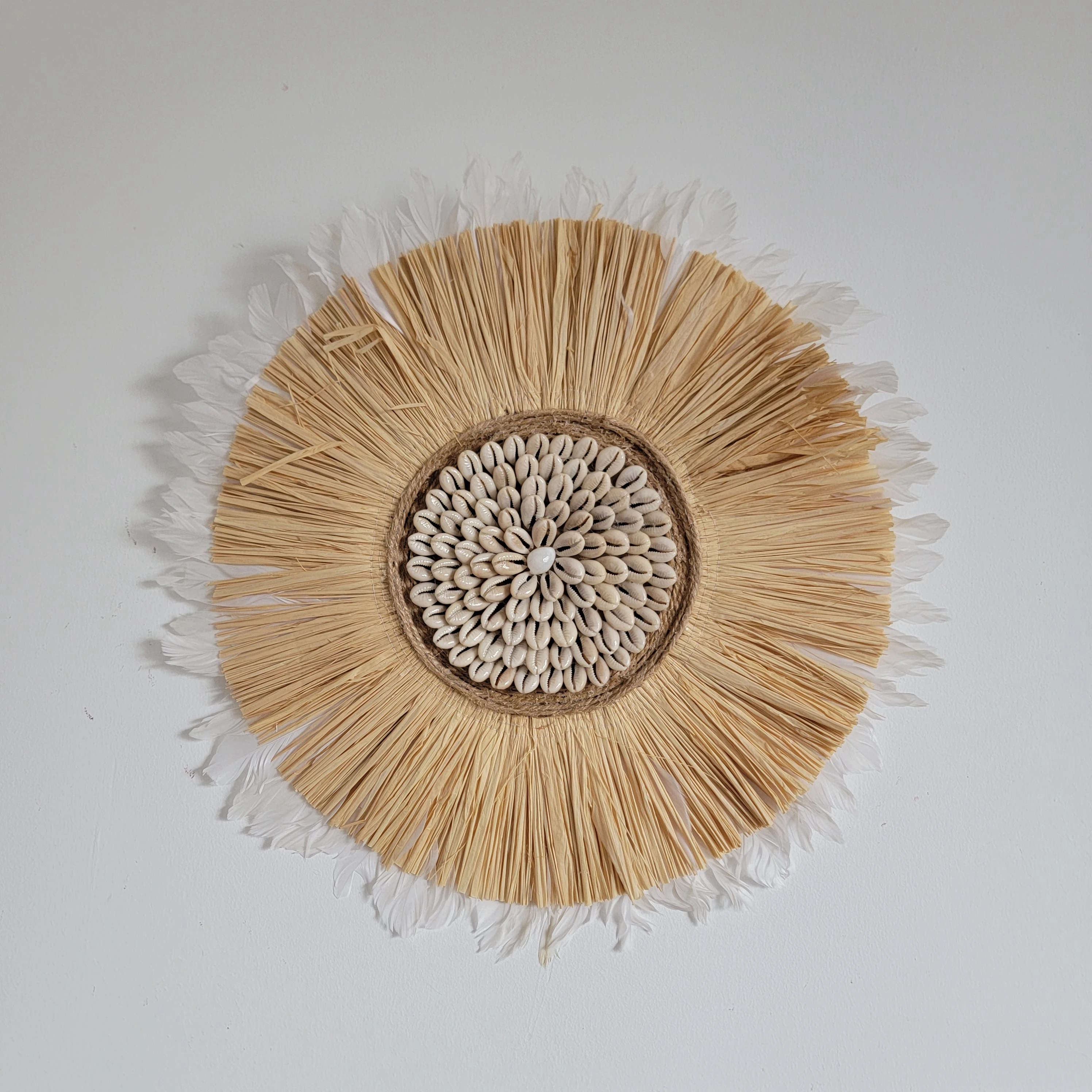 

JUJU HAT RAFFIA FEATHERS-WALL DECORATION-natural fiber AND SHELLS WITH FEATHERS-D50CM
