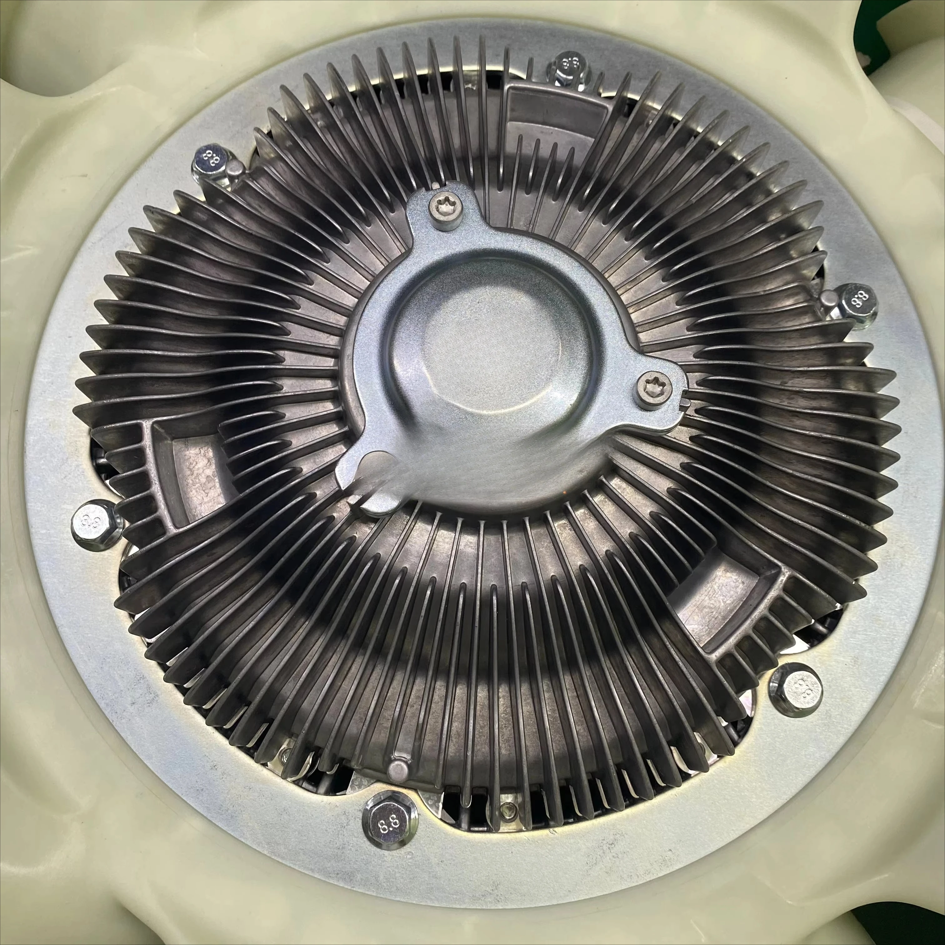 

WTR OEM 2978766 Fan Clutch Assembly (Metal+Plastic 24V) for European Heavy Truck SCAN-IA Universal Fitment Made in China