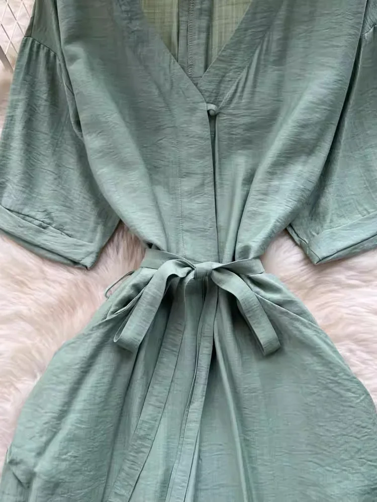 Letnie damskie kombinezony w kolorze zielonym/beżowym/burgundowo-czerwonym Elegancki damski kombinezon z krótkim rękawem i dekoltem w szpic z wysokim stanem i szerokimi nogawkami na wakacje na plaży Nowość